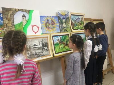 Выставка детских рисунков ко Дню джигита