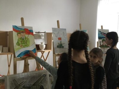 В Детской художественной школе прошел конкурс- выставка детских рисунков ко Дню защитника Отечества 